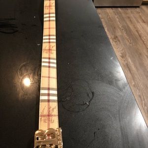Men’s reversible Burberry belt